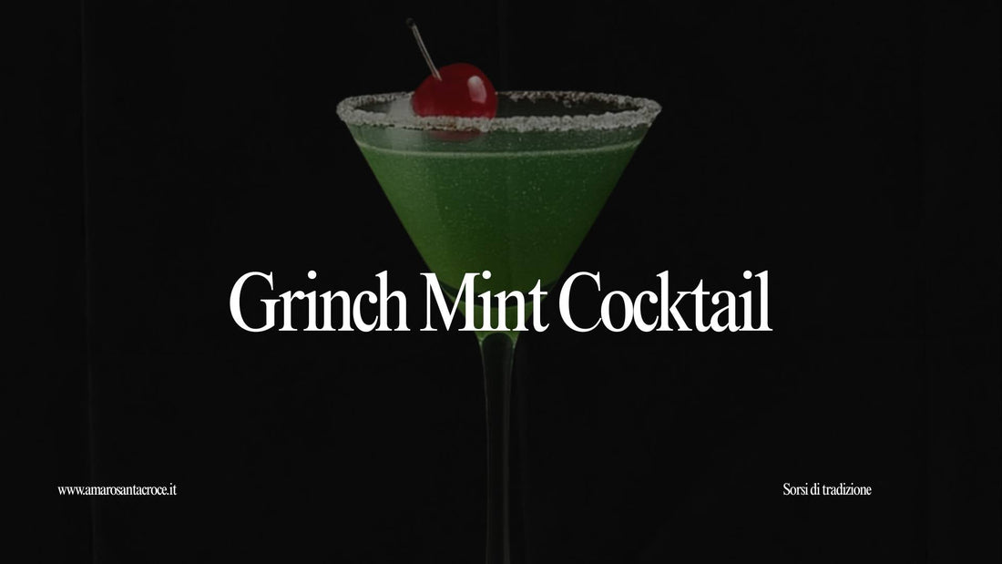 Grinch Mint Cocktail verde con glitter edibili e ciliegina rossa, perfetto per Natale.